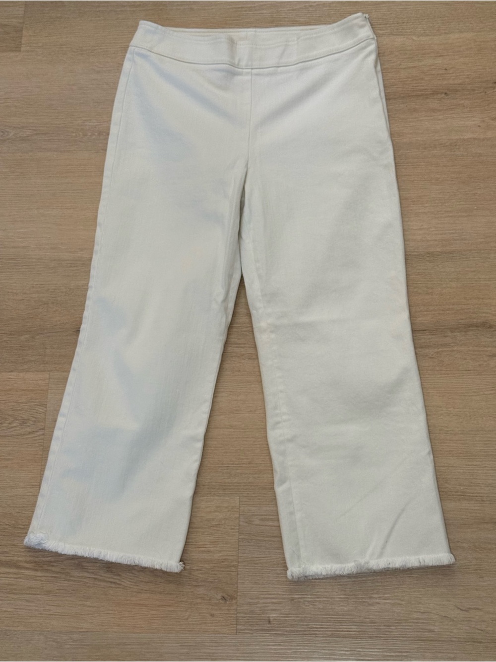 Akris Punto White Straight-Leg Frayed Hem Jeans